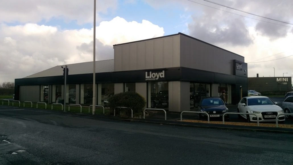 LLoyds showroom installation Luton